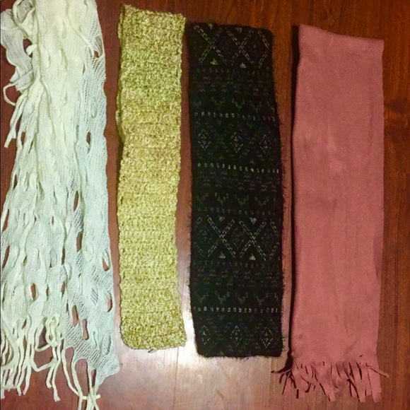 Scarfs beanie hats slippers lot mint condition - Picture 6 of 8